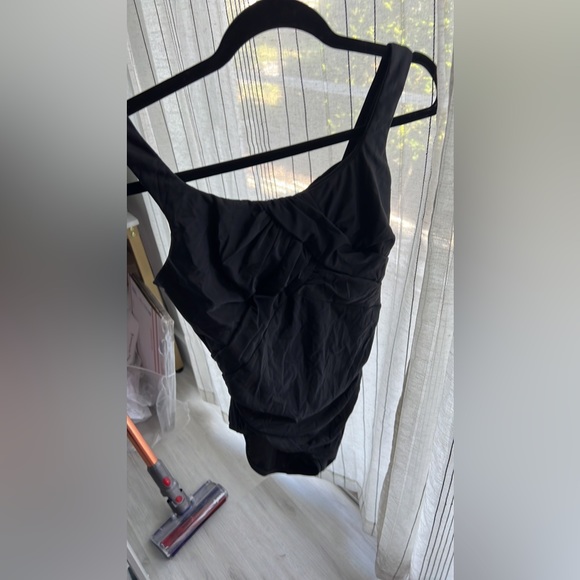 Lands End one piece bathing suit - Picture 4 of 6
